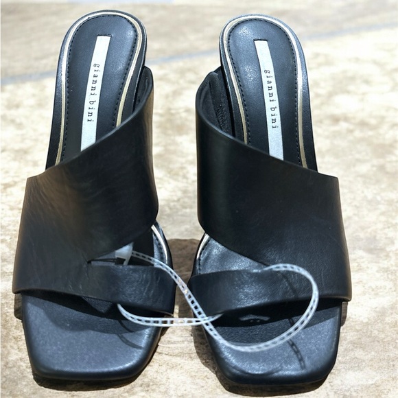 Gianni Bini Paityn Leather Architectural Pearl Detail Wedge Slide Sandals - Picture 4 of 6